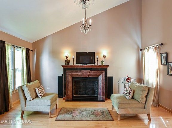 2nd image of 340 Holbrook Cir