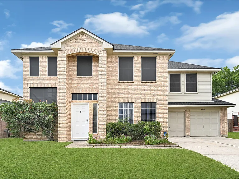 15019 Dunster Ln — Photo 2