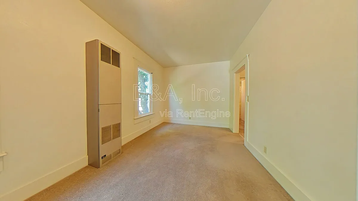 Building Photo - 633 NW 13th St #B
