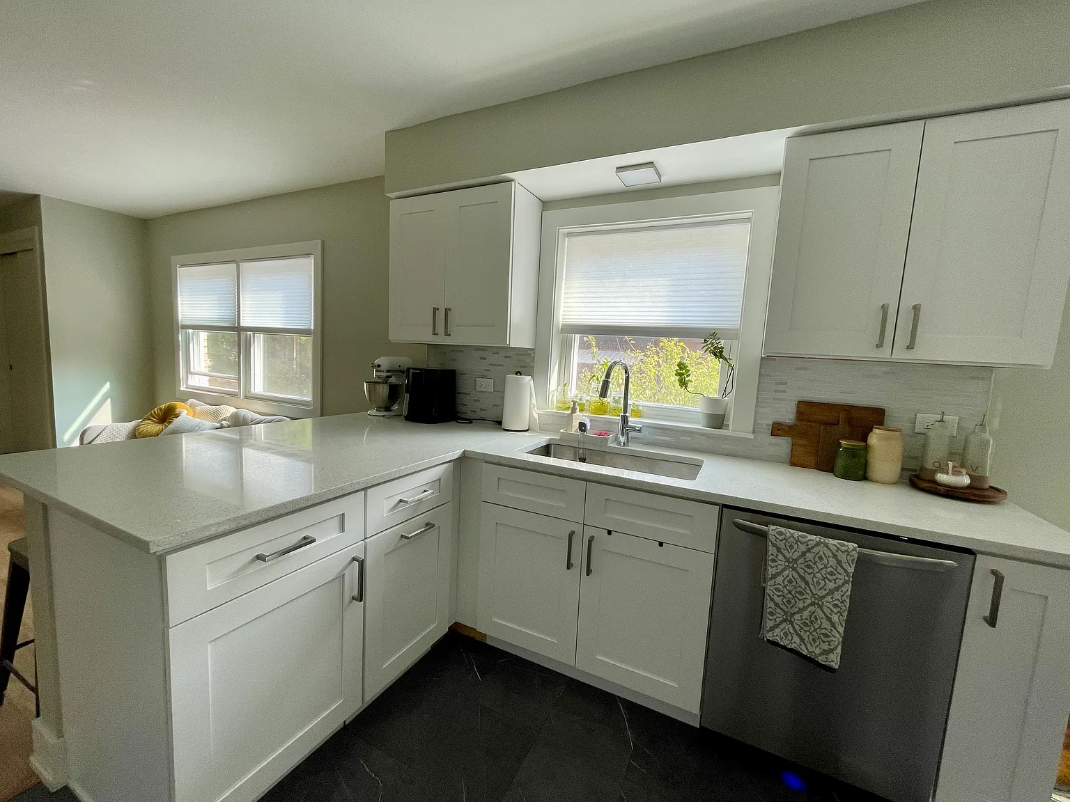 278 N Oaklawn Ave — Photo 3