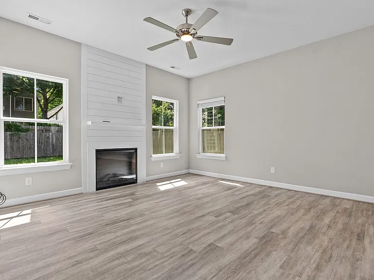 104 S Palm Ave — Photo 25