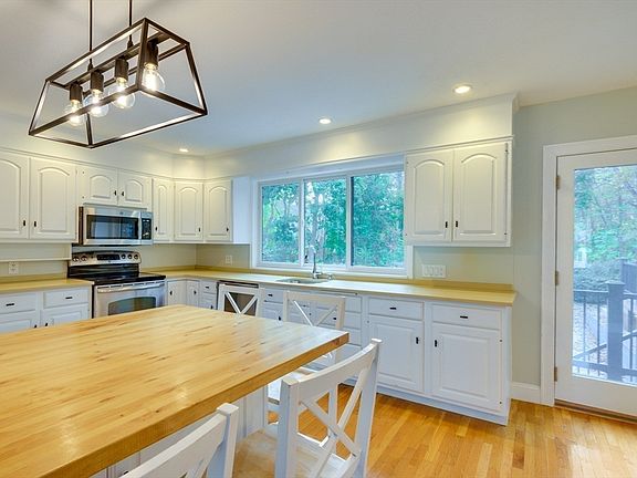 5th image of 93 Woodcliff Rd