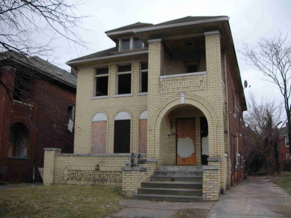 3253 Grand