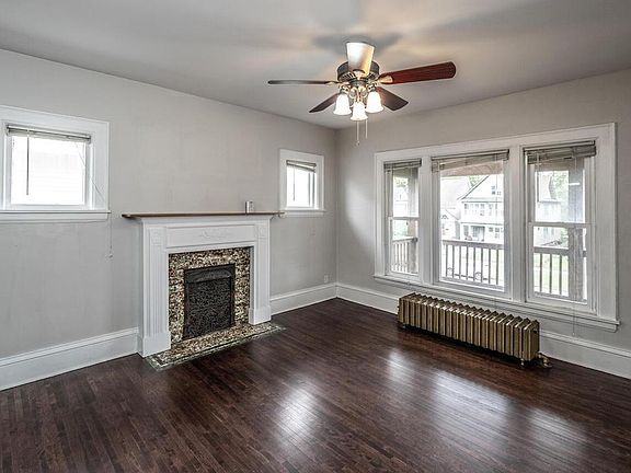 3rd image of 979 Marshall Ave Unit 2