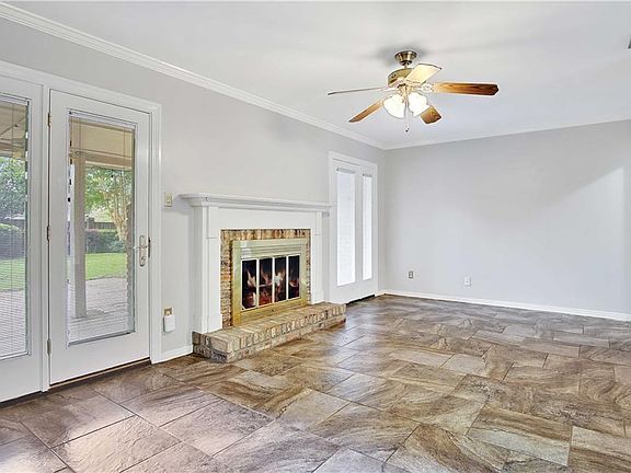 3rd image of 4101 Ashwood Dr W