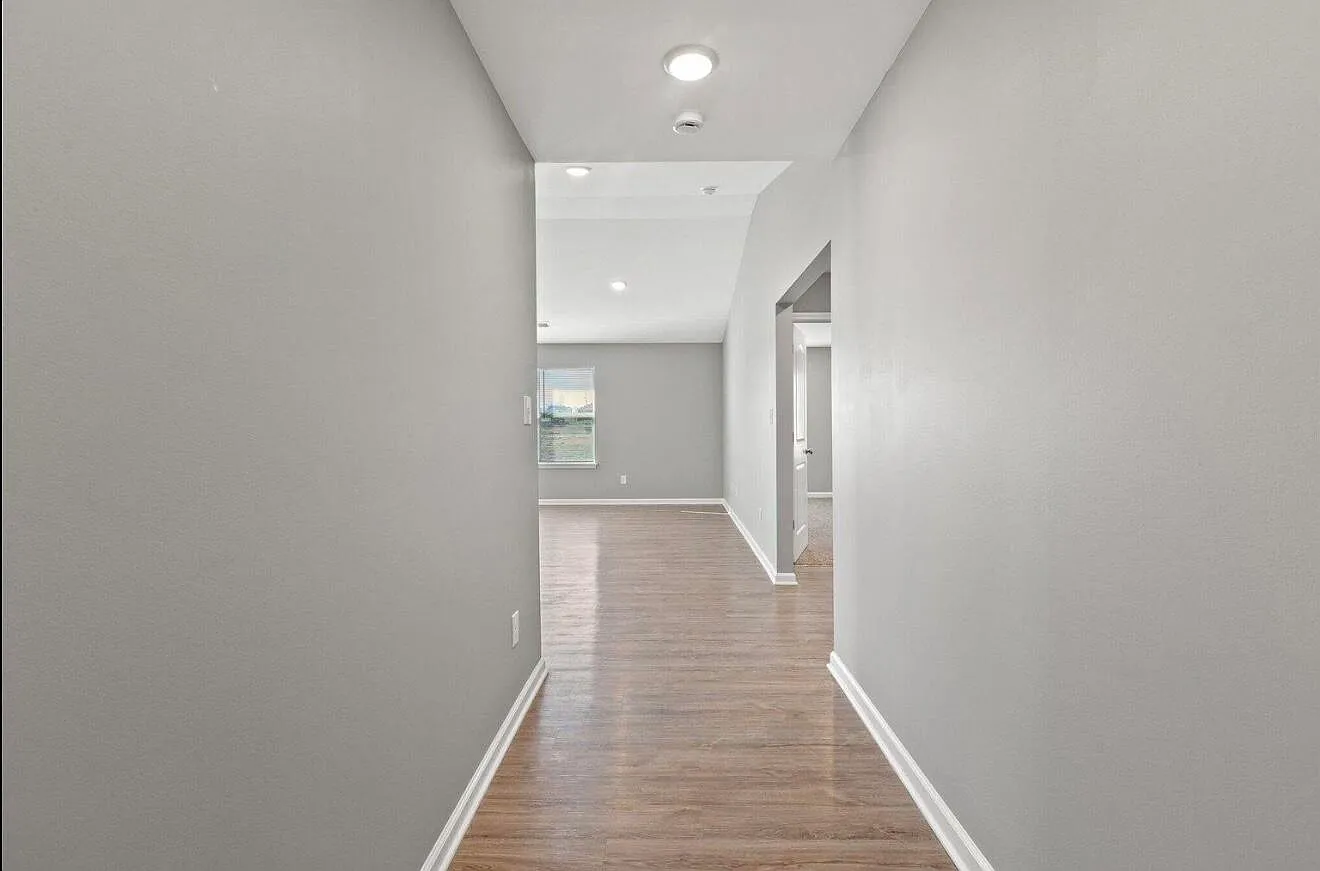 3 bed, 2.0 bath, 1625 sqft, $2,200 — Photo 2