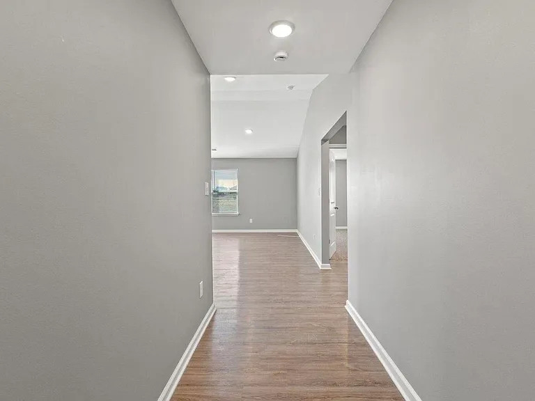 121 Landry Ln — Photo 2