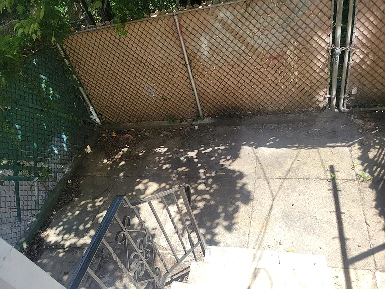 808 E Madison St — Photo 12