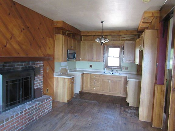 3rd image of 208 E North Water St