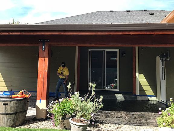 Covered patio w/ skylights 