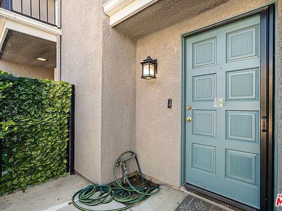 5th image of 23541 Victory Blvd Unit 2