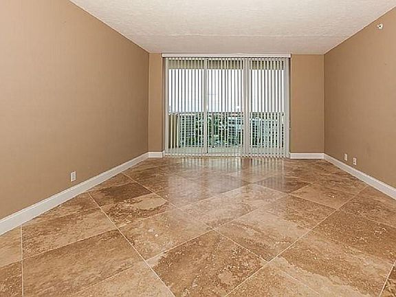 4th image of 3000 S Ocean Drive #1200