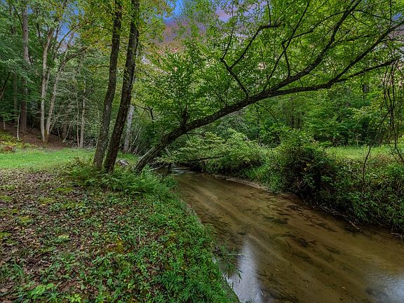 5th image of 215 Twin Creeks
