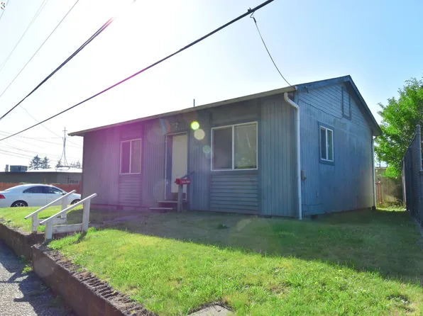 2184 Harrison St, North Bend, OR 97459