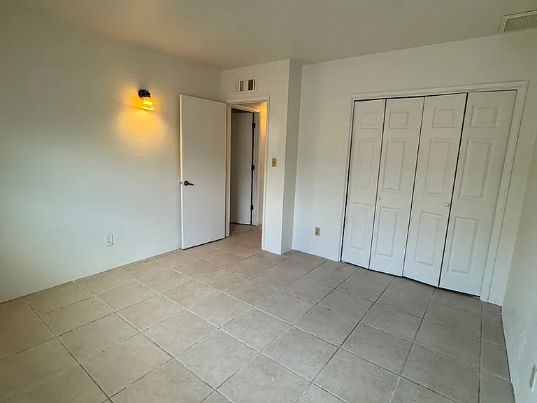 2873 N Fontana Ave — Photo 7