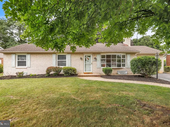 17940 Oak Ridge Dr, Hagerstown, MD 21740