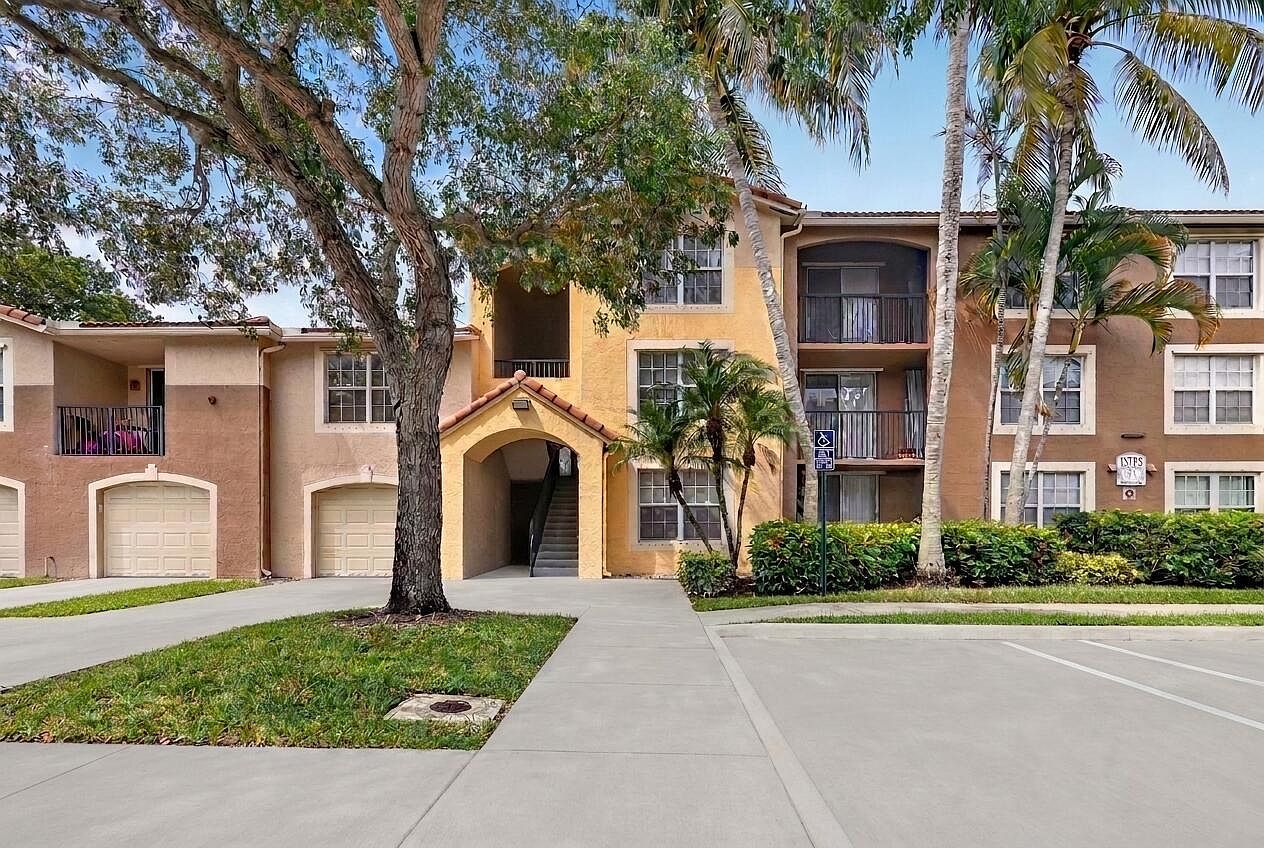 15185 MICHELANGELO Boulevard #102 — Gleneagles Country Club