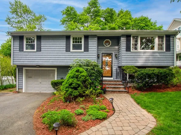 3 Caboose Ln, Dedham, MA 02026