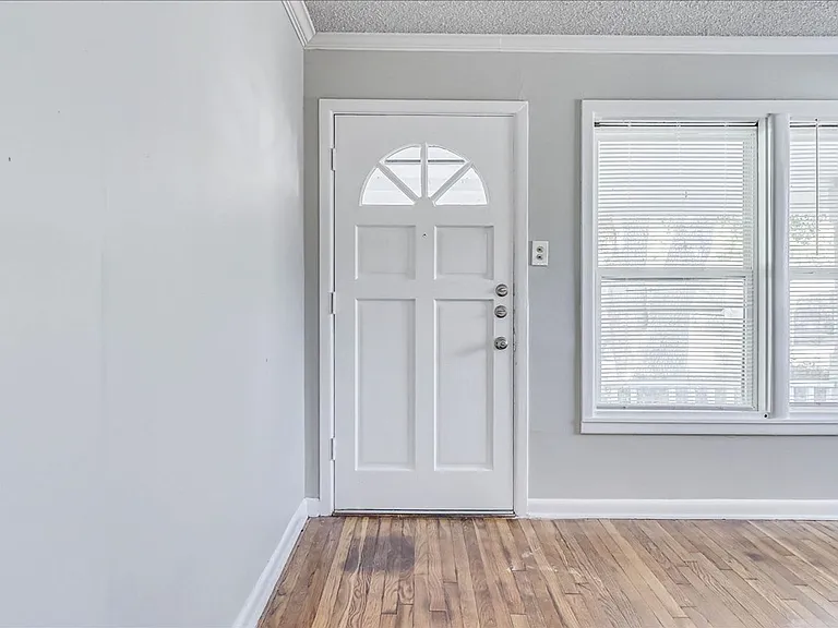 6046 Hugo Dr — Photo 5