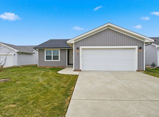 12 Misty Ln, Bloomington, IL 61705