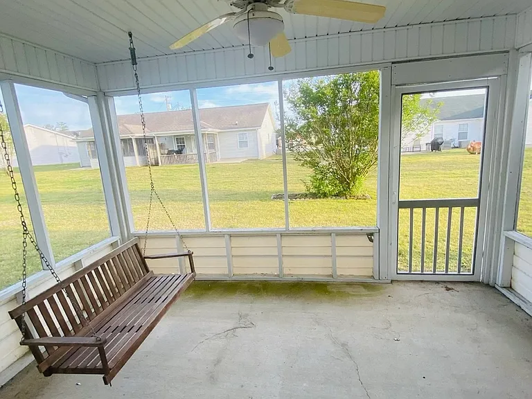 304 Flagstone Dr — Photo 4