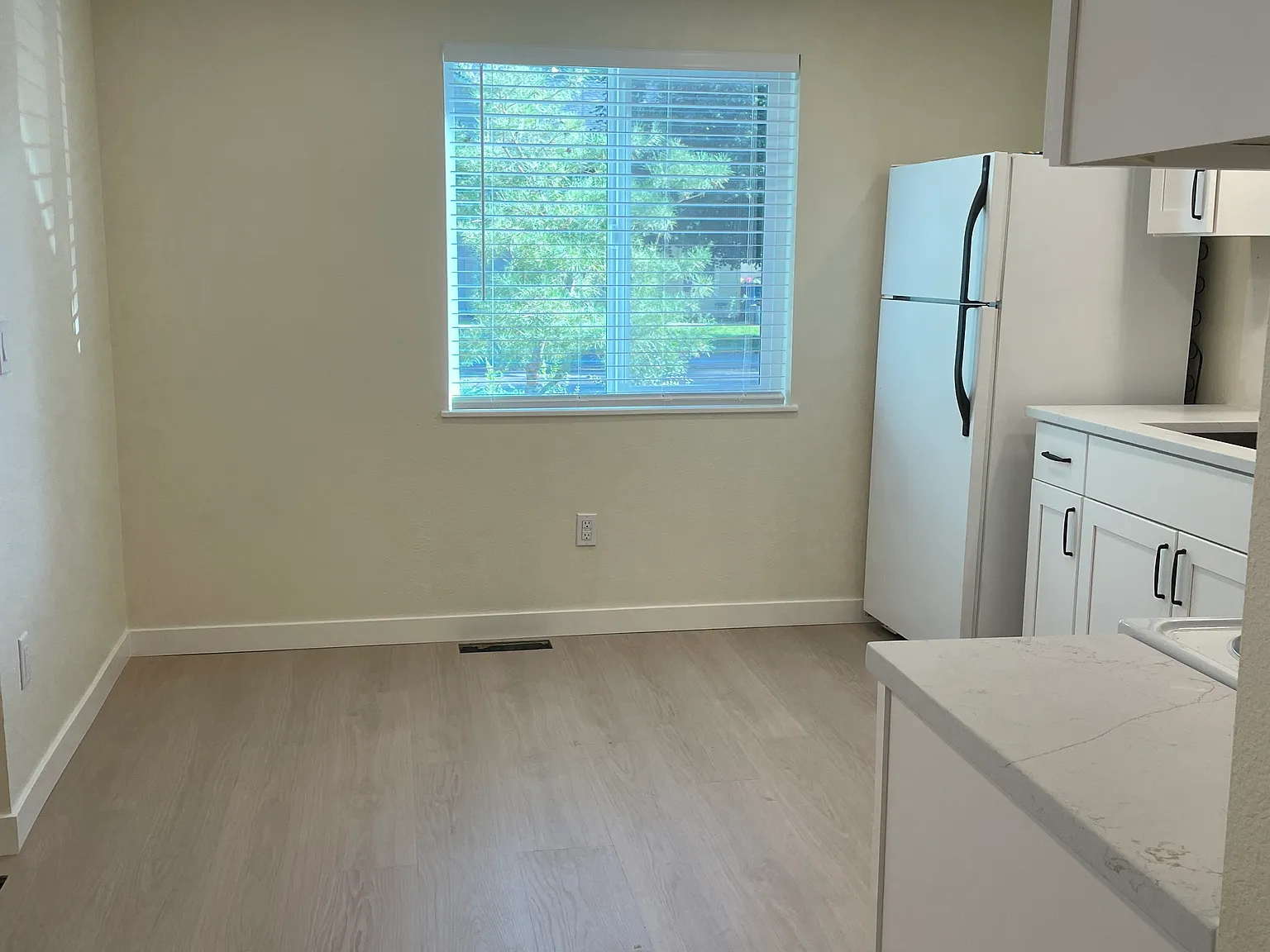 3 bed, 1076 sqft, $1,895 — Photo 3