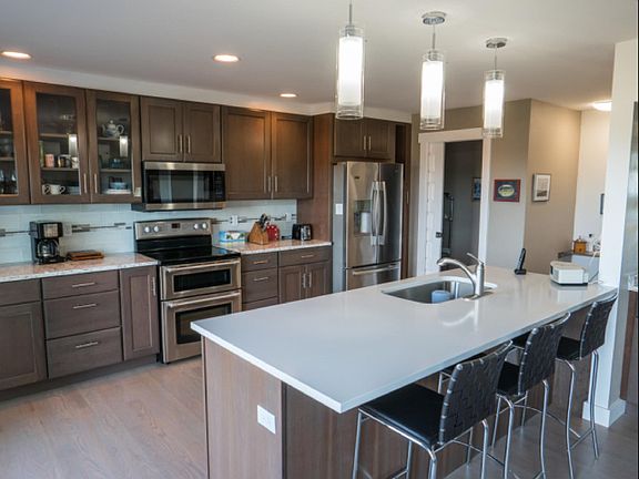 3rd image of 100 Hilltop Dr #B