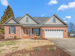 220 Beauregard Ln, Mebane, NC 27302