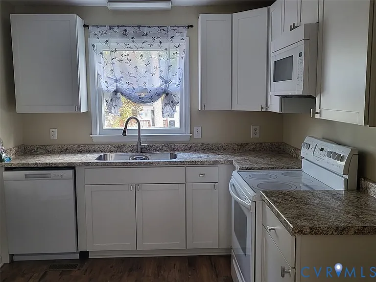 206 Spring Dr — Photo 5