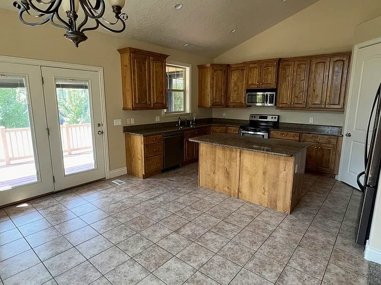 2049 W Sunflower Ln — Photo 8