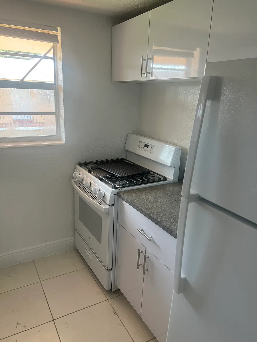 Building Photo - 3800 SW 102nd Ave #217