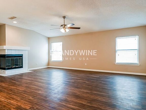 4th image of 899 Majestic Cypress Dr N