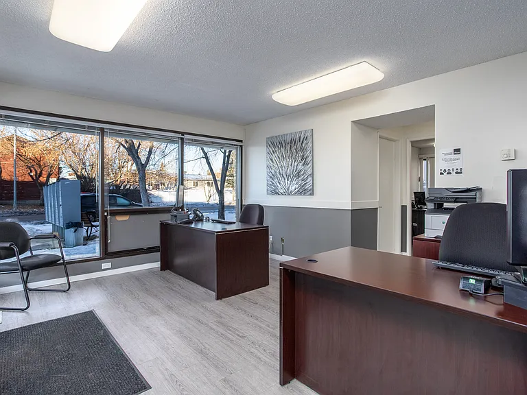2378 Millbourne Rd W — Photo 10