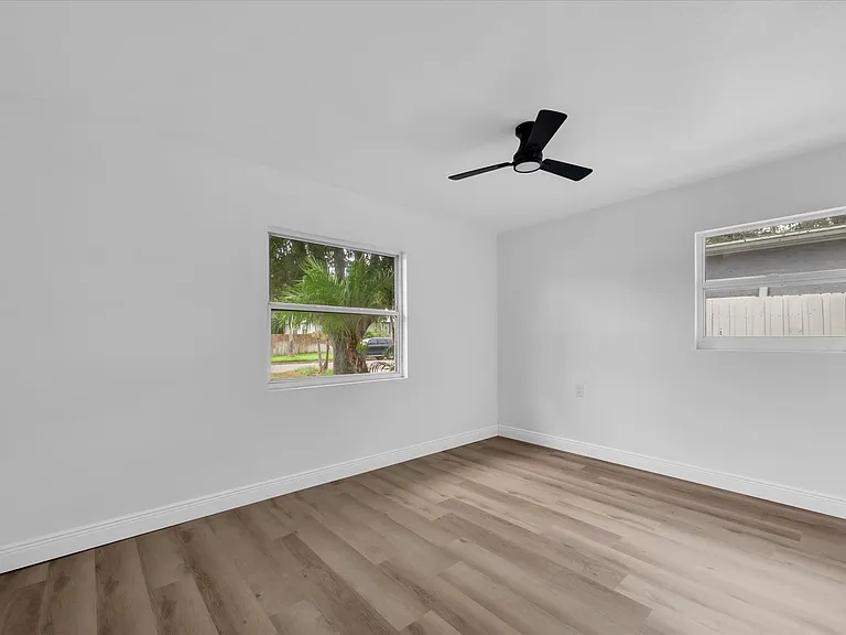 3811 Huntington St NE — Photo 29