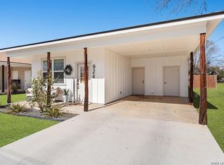 924 Apple, Fredericksburg, TX 78624