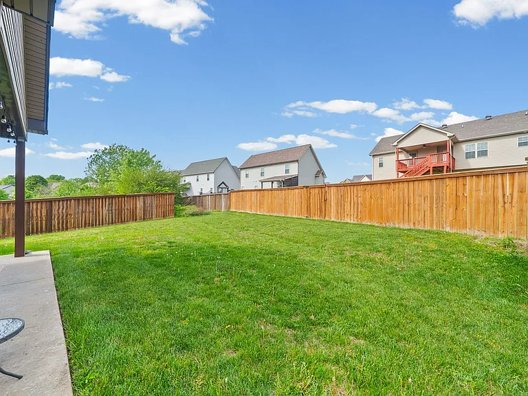 404 Sedgwick Ln — Photo 28