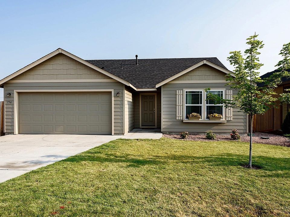 1st image of 754 NW Green Forest Cir
