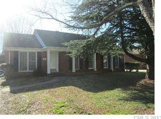 5800 Barrington Dr, Charlotte, NC 28215