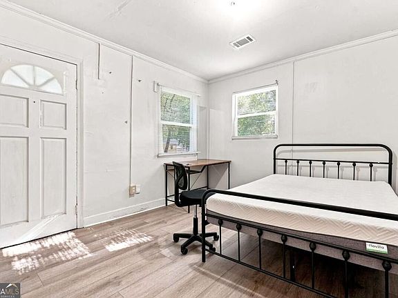 4th image of 1071 Center St NW
