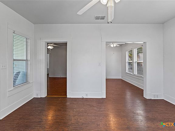 5th image of 210 Pecan St