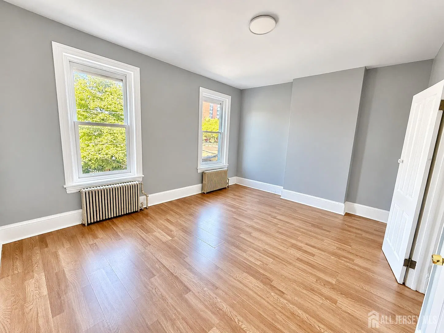 2 bed, 1.0 bath, 1560 sqft, $1,700 — Photo 2