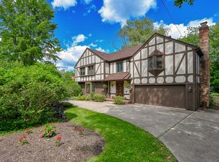 689 N Main St, Glen Ellyn, IL