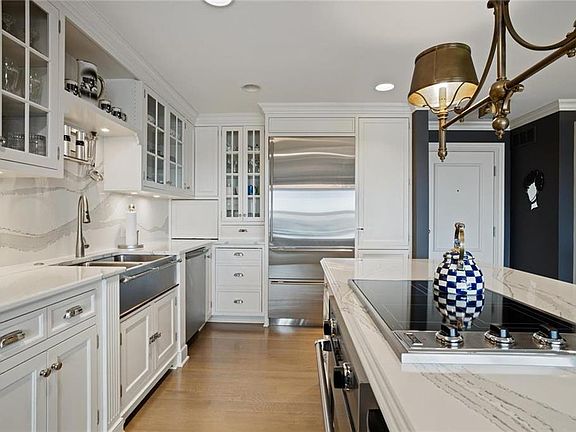 5th image of 121 W 48th St APT 1208