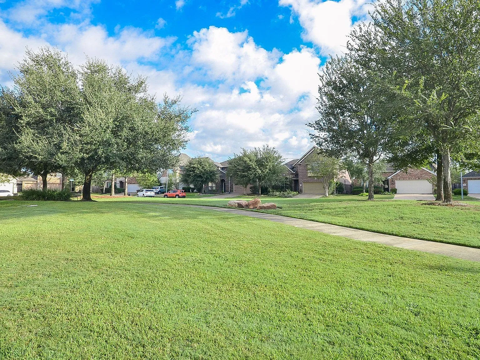 5 bed, 3.5 bath, 2775 sqft, $3,100 — Photo 3