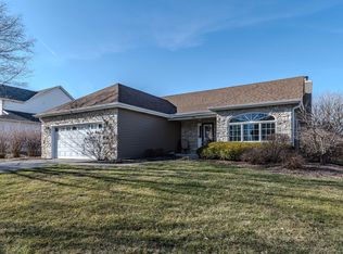 688 Westlake Dr, Elburn, IL 60119