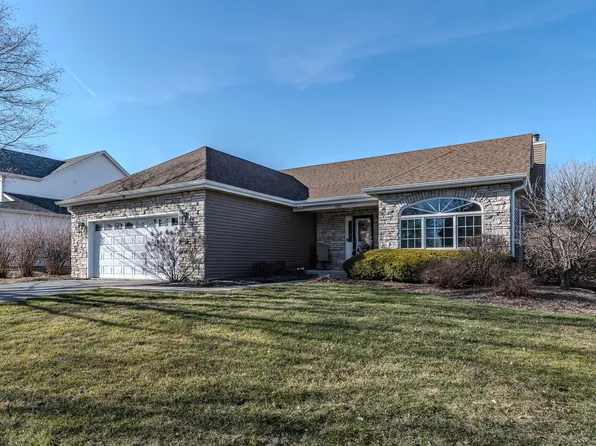 688 Westlake Dr, Elburn, IL 60119