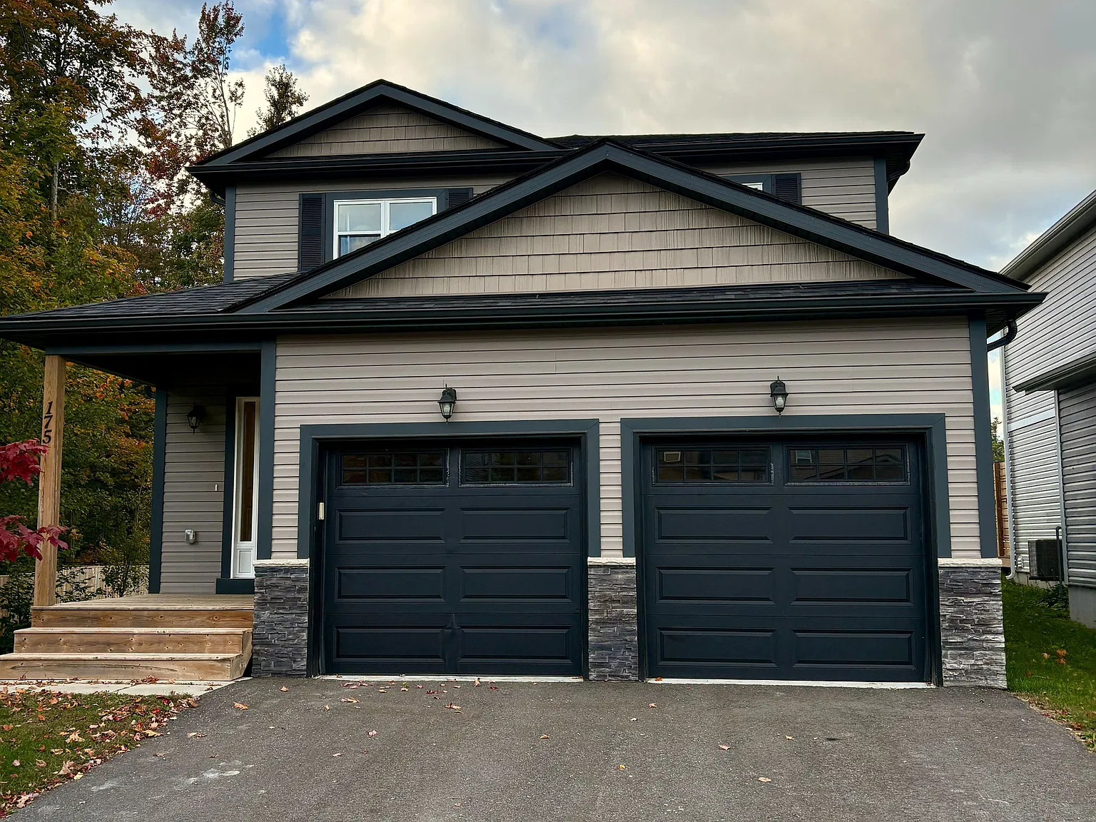 4 bed, $3,000 — Photo 1