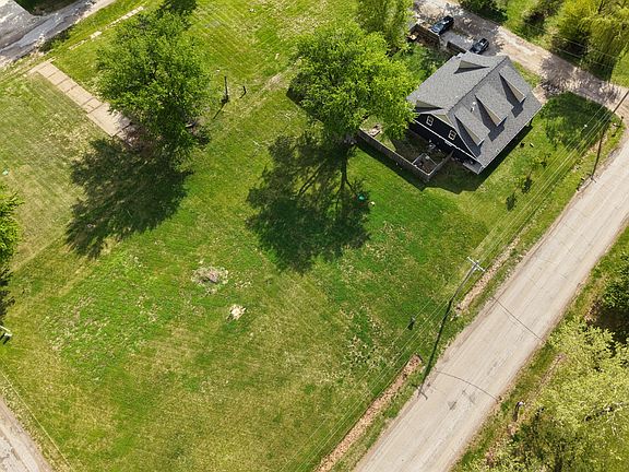 5th image of 902 Lincoln Ave