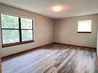 1023 NE Lindsay Ave APT B, Lees Summit, MO 64086