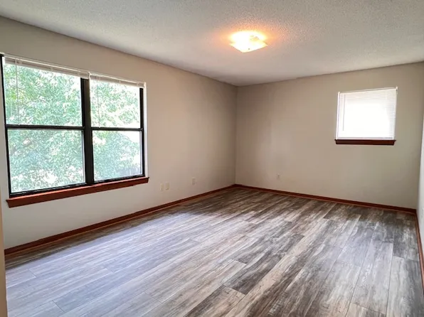 1023 NE Lindsay Ave APT B, Lees Summit, MO 64086